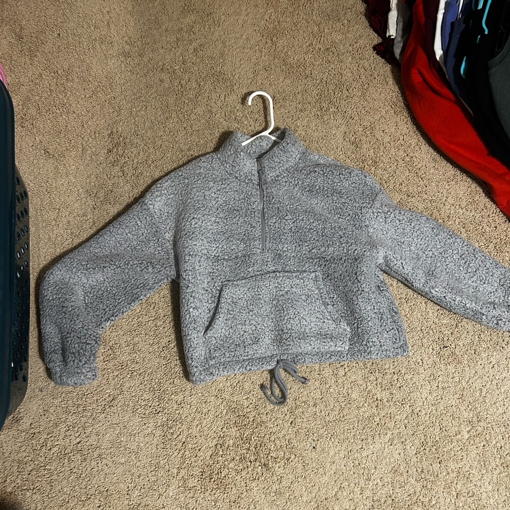 Sherpa cropped 1/4 zip.